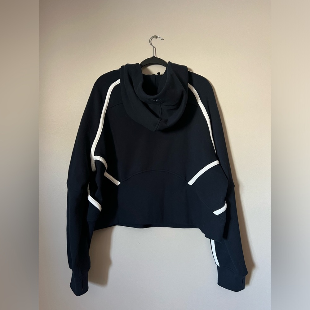 Lululemon Athletica Navy & White Cropped Oversize Hoodie - Picture 2 of 4
